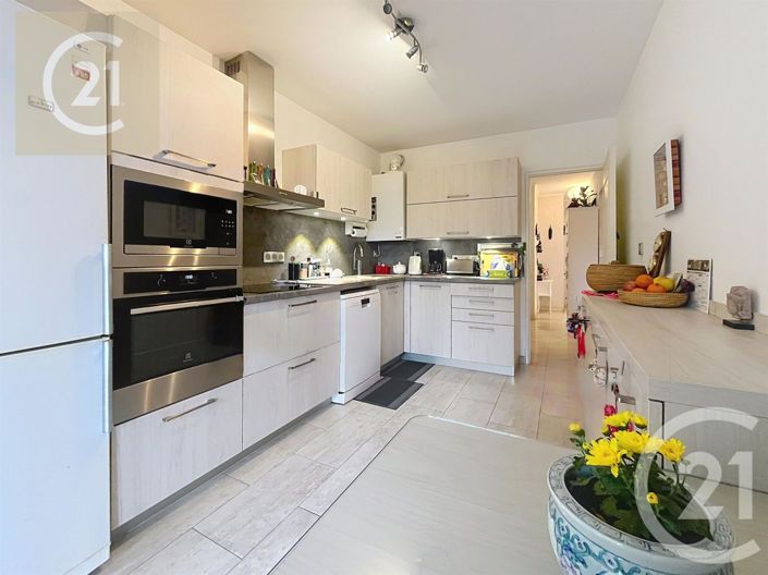 Image No.8-3 Bed Apartment for sale