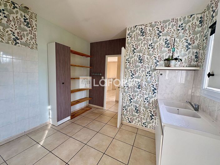 Image No.9-5 Bed House for sale