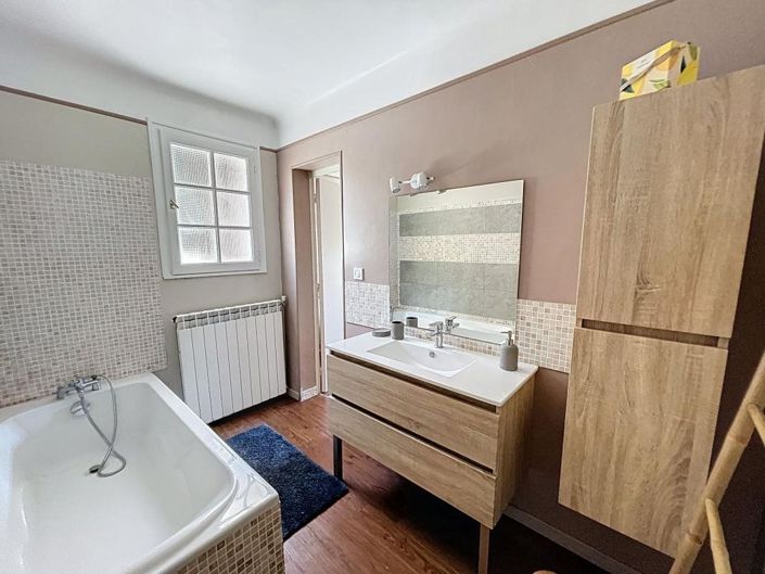 Image No.11-7 Bed House for sale