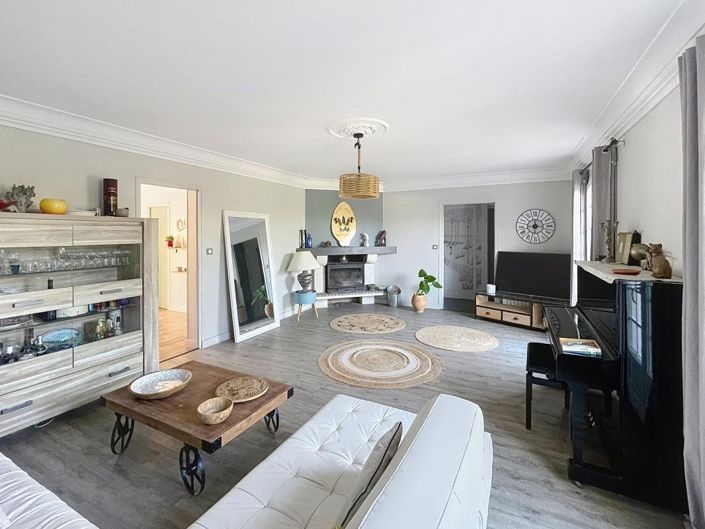 Image No.2-7 Bed House for sale