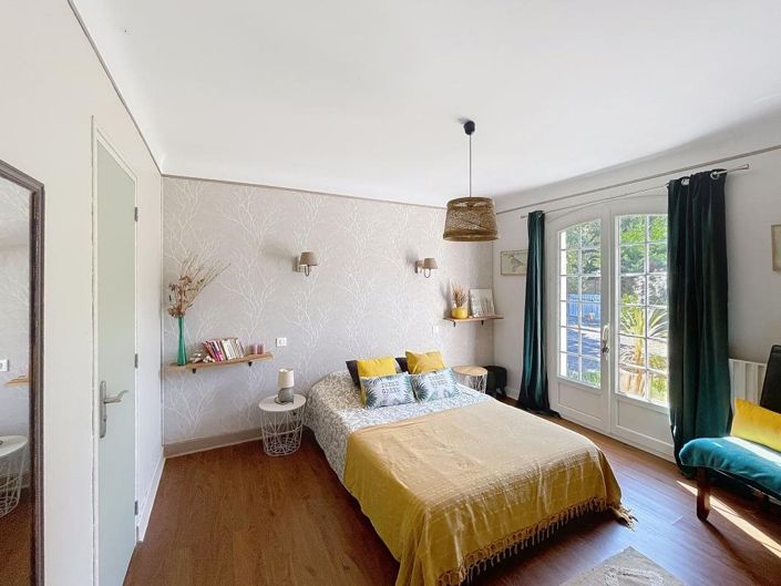 Image No.8-7 Bed House for sale