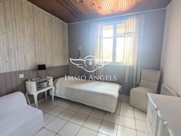 Image No.10-3 Bed House for sale