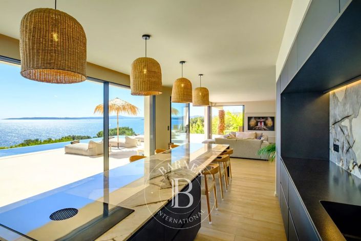 Image No.5-5 Bed House for sale