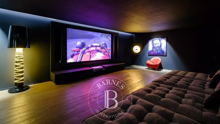 Image No.6-5 Bed House for sale