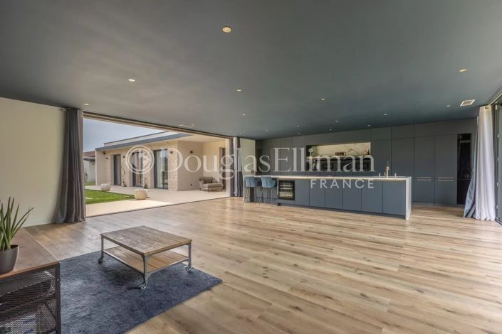 Image No.2-5 Bed House for sale