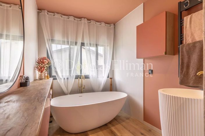 Image No.5-5 Bed House for sale