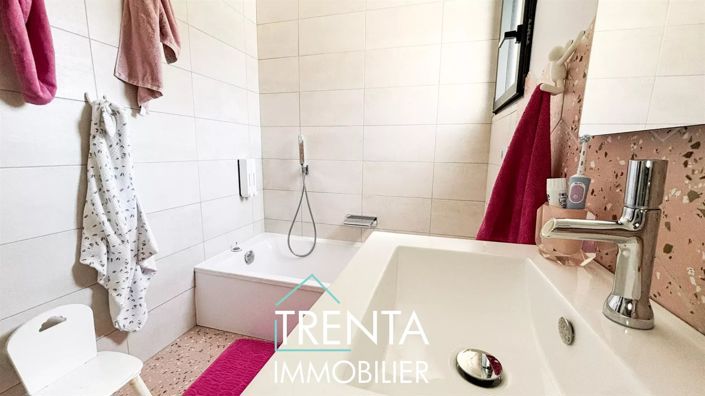 Image No.12-3 Bed House for sale