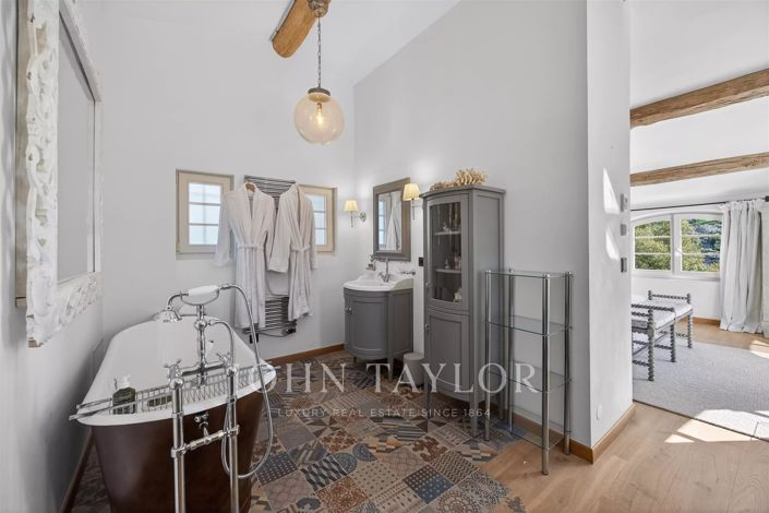 Image No.19-9 Bed House for sale