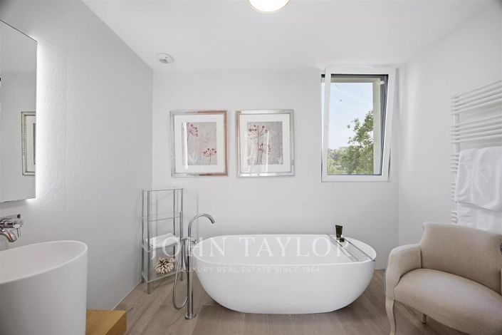 Image No.26-9 Bed House for sale