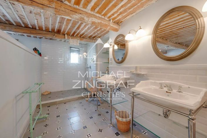 Image No.7-7 Bed House for sale