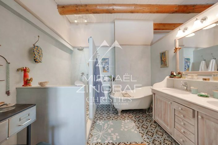 Image No.8-7 Bed House for sale