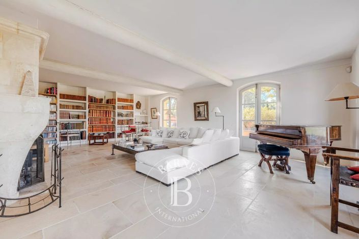 Image No.10-5 Bed House for sale