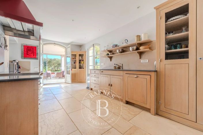 Image No.12-5 Bed House for sale