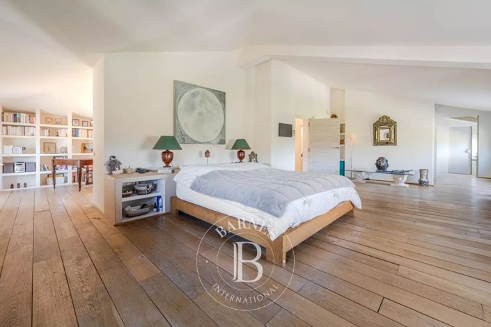 Image No.14-5 Bed House for sale