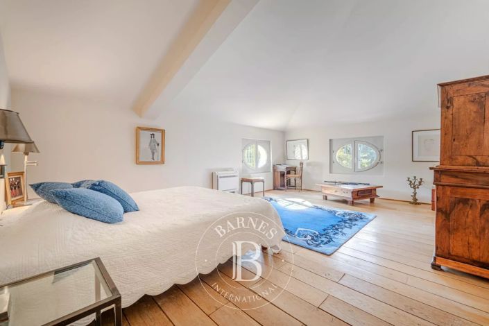 Image No.16-5 Bed House for sale