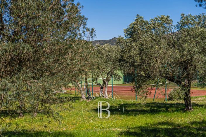 Image No.5-5 Bed House for sale