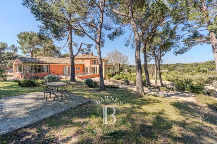 Image No.6-5 Bed House for sale