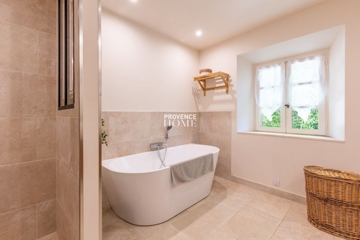 Image No.17-5 Bed Property for sale