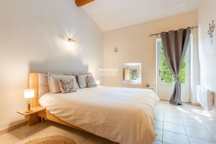 Image No.9-5 Bed Property for sale