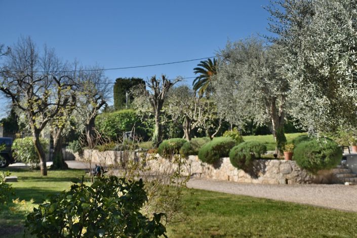 Image No.8-4 Bed House for sale