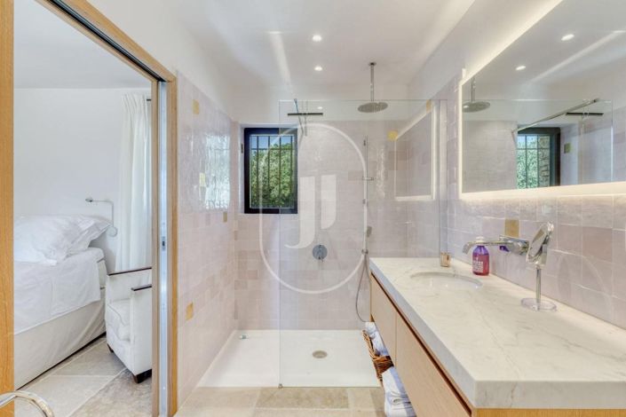 Image No.10-5 Bed House for sale