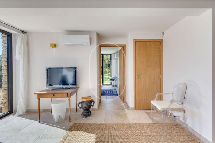 Image No.12-5 Bed House for sale