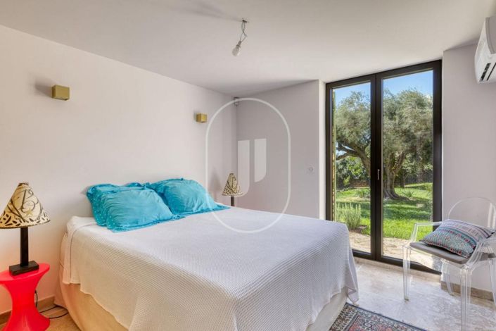 Image No.7-5 Bed House for sale