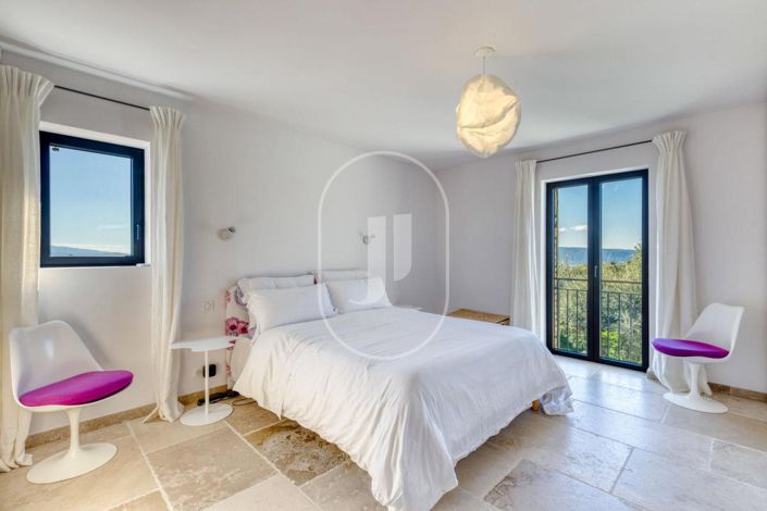 Image No.8-5 Bed House for sale