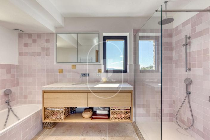 Image No.9-5 Bed House for sale