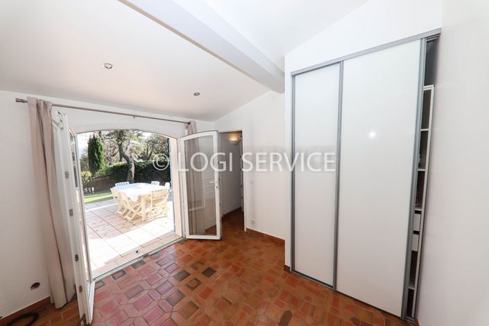 Image No.4-2 Bed House for sale