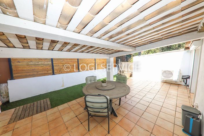 Image No.8-2 Bed House for sale