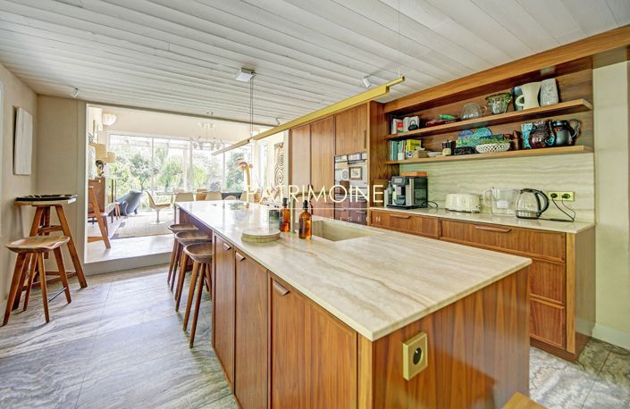 Image No.14-5 Bed Property for sale