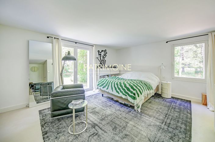 Image No.15-5 Bed Property for sale