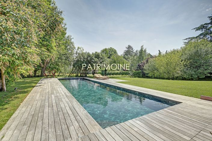 Image No.2-5 Bed Property for sale