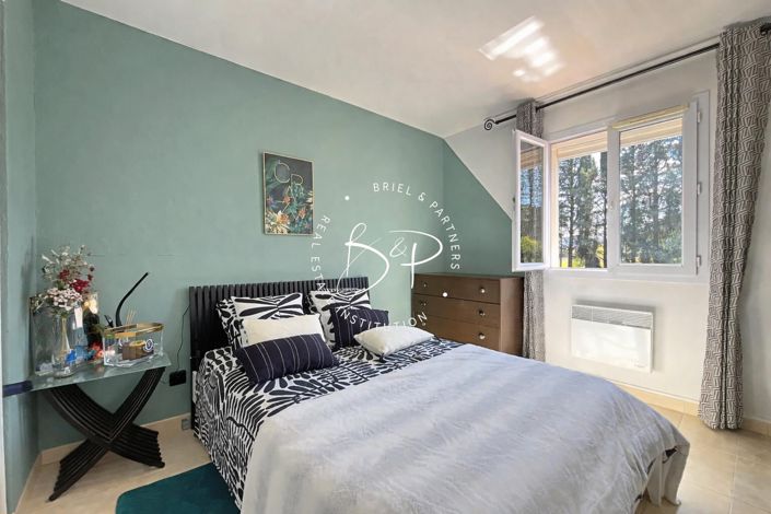 Image No.11-5 Bed House for sale