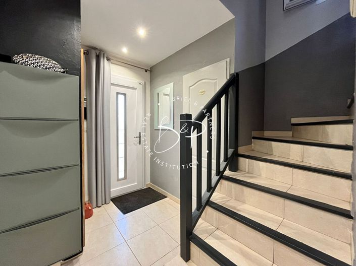 Image No.5-5 Bed House for sale