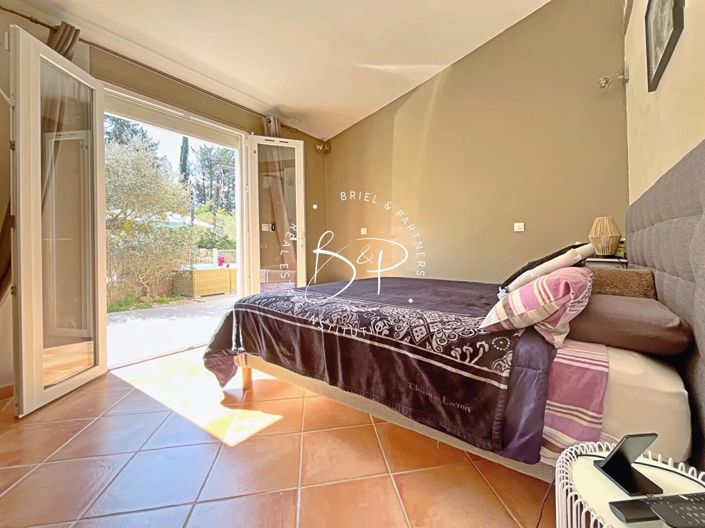 Image No.9-5 Bed House for sale