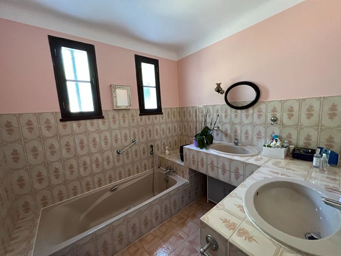 Image No.18-3 Bed House for sale