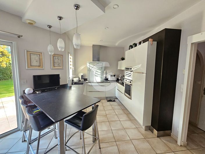 Image No.6-3 Bed House for sale