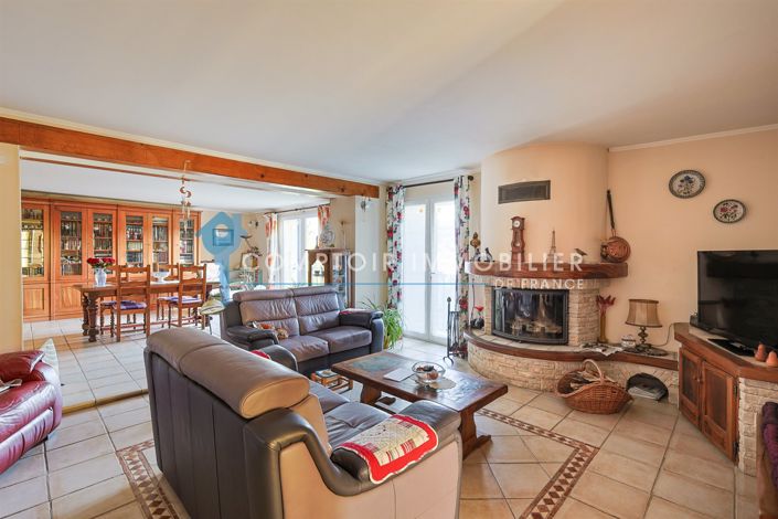 Image No.5-Maison de 5 chambres à vendre à Saint-Martin-de-Castillon