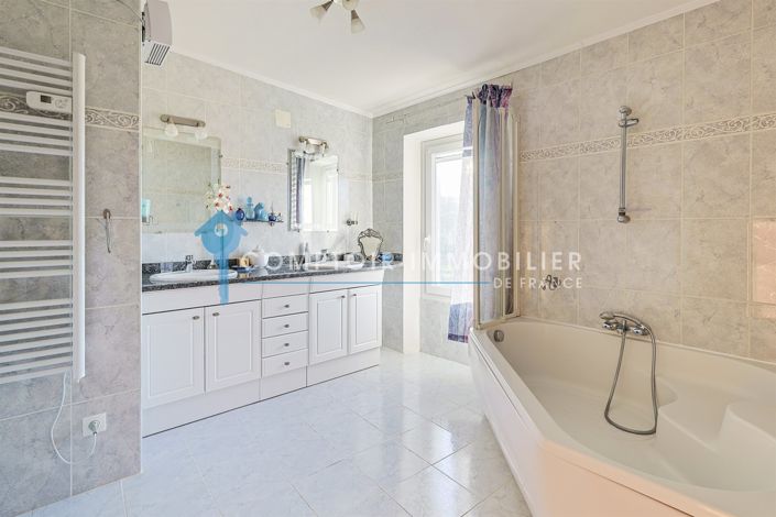 Image No.9-Maison de 5 chambres à vendre à Saint-Martin-de-Castillon