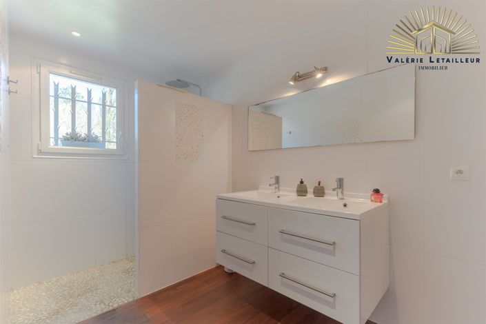 Image No.12-5 Bed House for sale