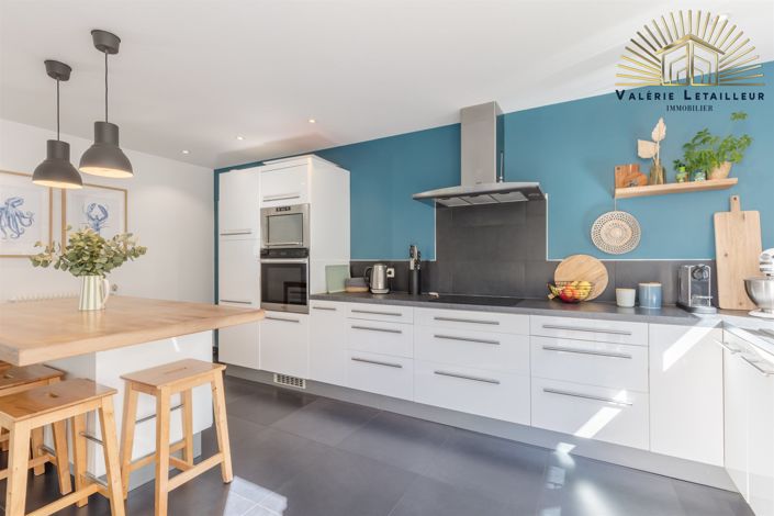 Image No.5-5 Bed House for sale