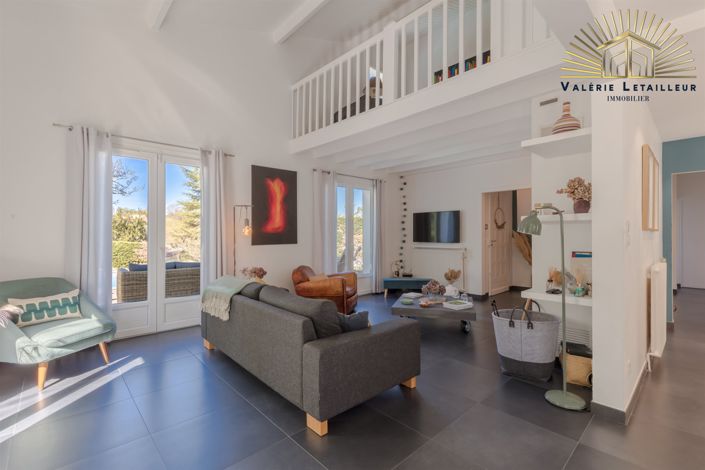 Image No.6-5 Bed House for sale