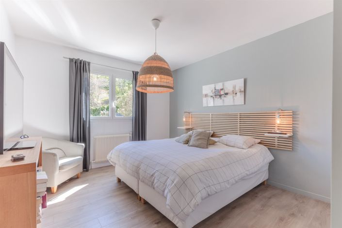 Image No.7-5 Bed House for sale