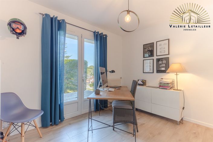 Image No.8-5 Bed House for sale