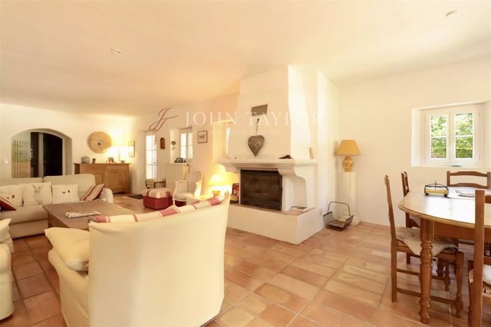 Image No.9-Maison de 6 chambres à vendre à Gordes