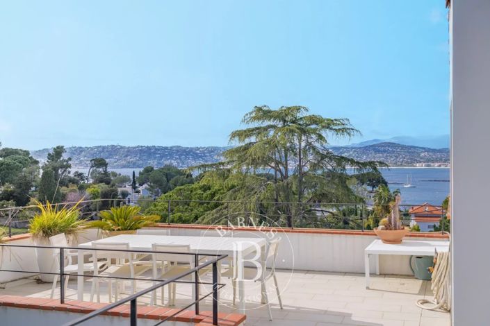 Image No.2-4 Bed House for sale