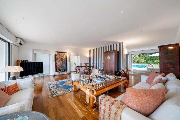 Image No.3-4 Bed House for sale