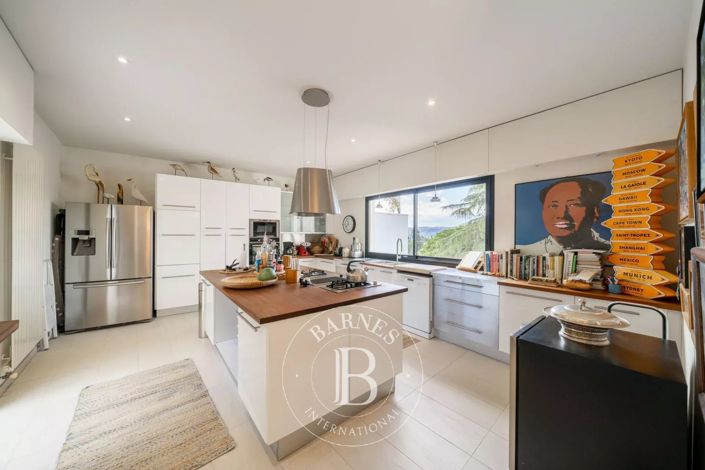 Image No.5-4 Bed House for sale